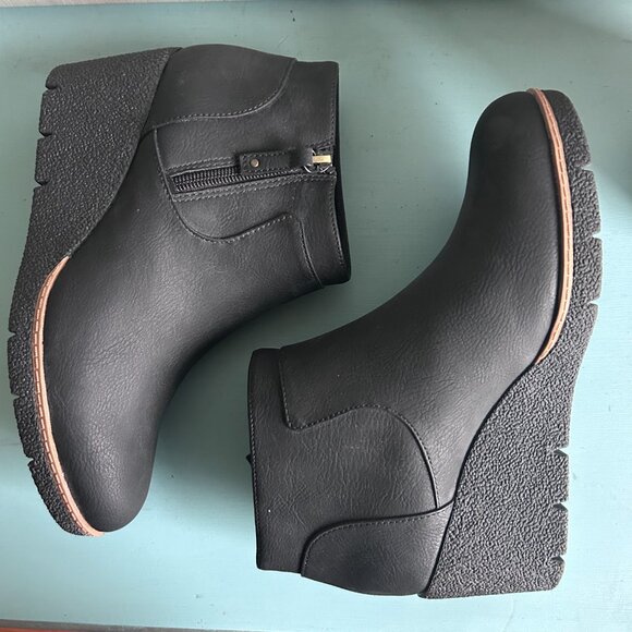 NWOT Dr. Scholl's Women's Bianca Black Suede Wedge Booties Size 7.5 Ankle Boots - Picture 6 of 9